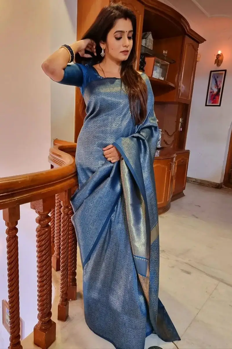 Tamil TV Actress Srithika Photos In Blue Saree Blouse